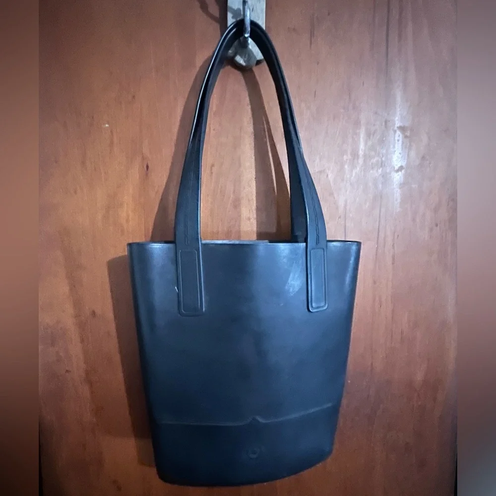 Hunter x Target Black Rubber Sling Tote - Picture 3 of 5